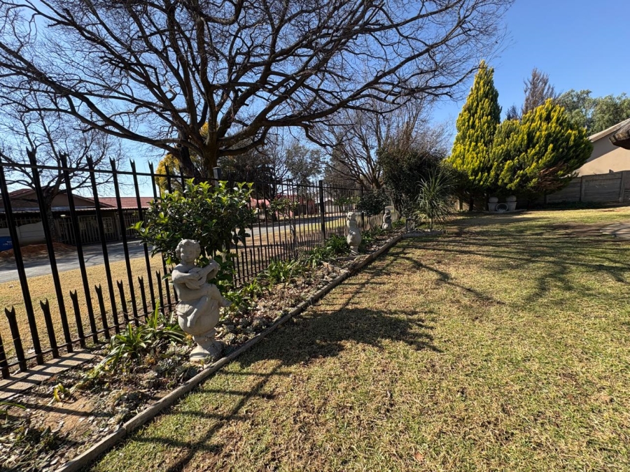 To Let 5 Bedroom Property for Rent in Merriespruit Free State
